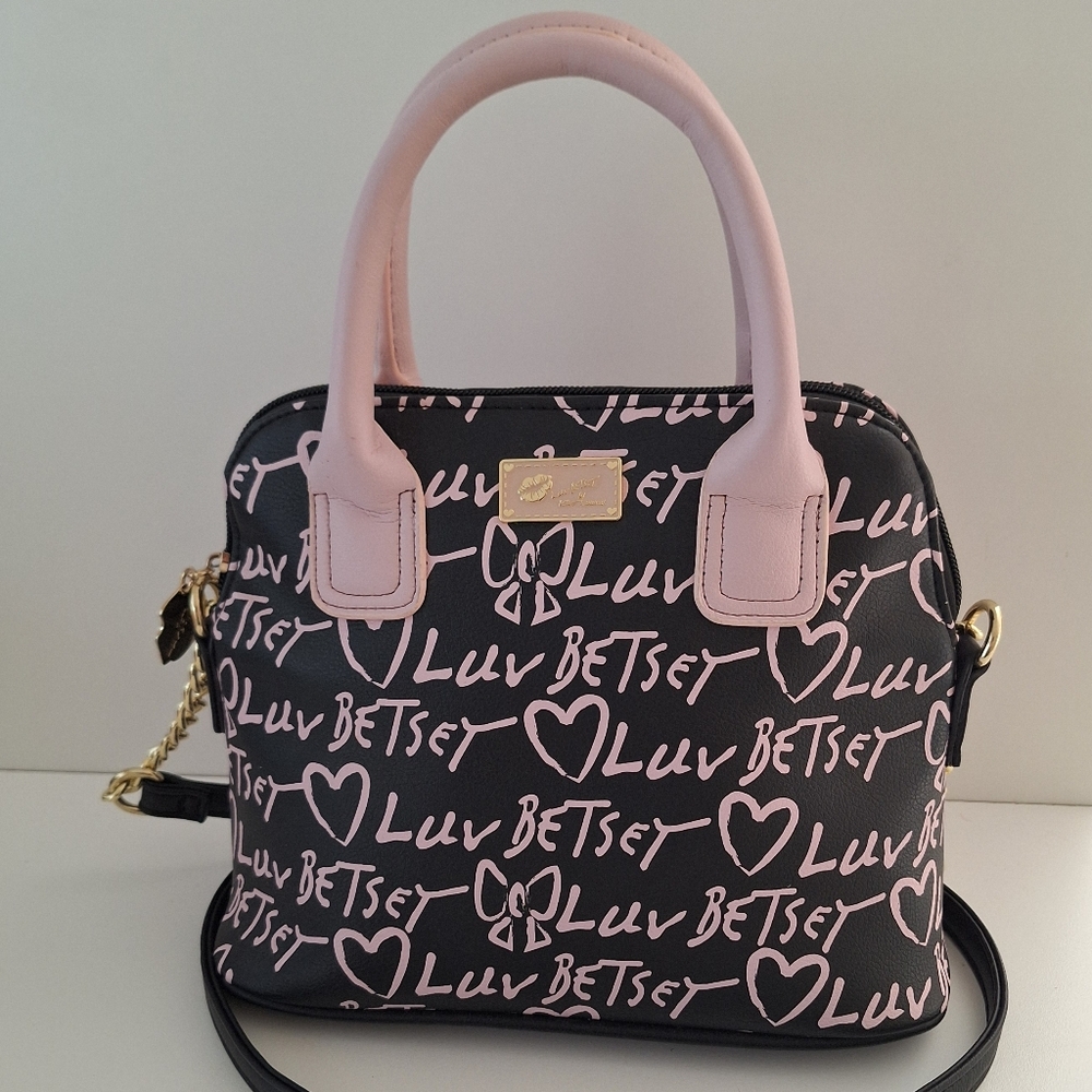 Betsey Johnson "Darcy" shoulder/crossbody bag - Picture 1 of 10